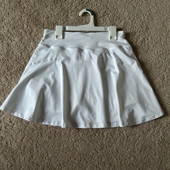 White tennis skirt - Picture 2 of 3